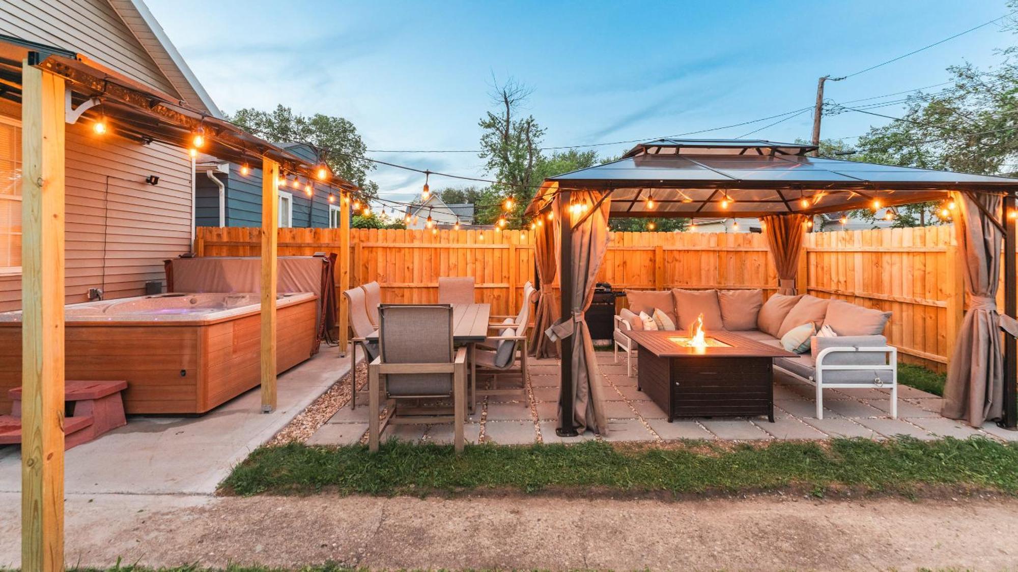 Holiday home 5 Mins To Speedway! Walk To Zoo, Wr Park, Iupui!