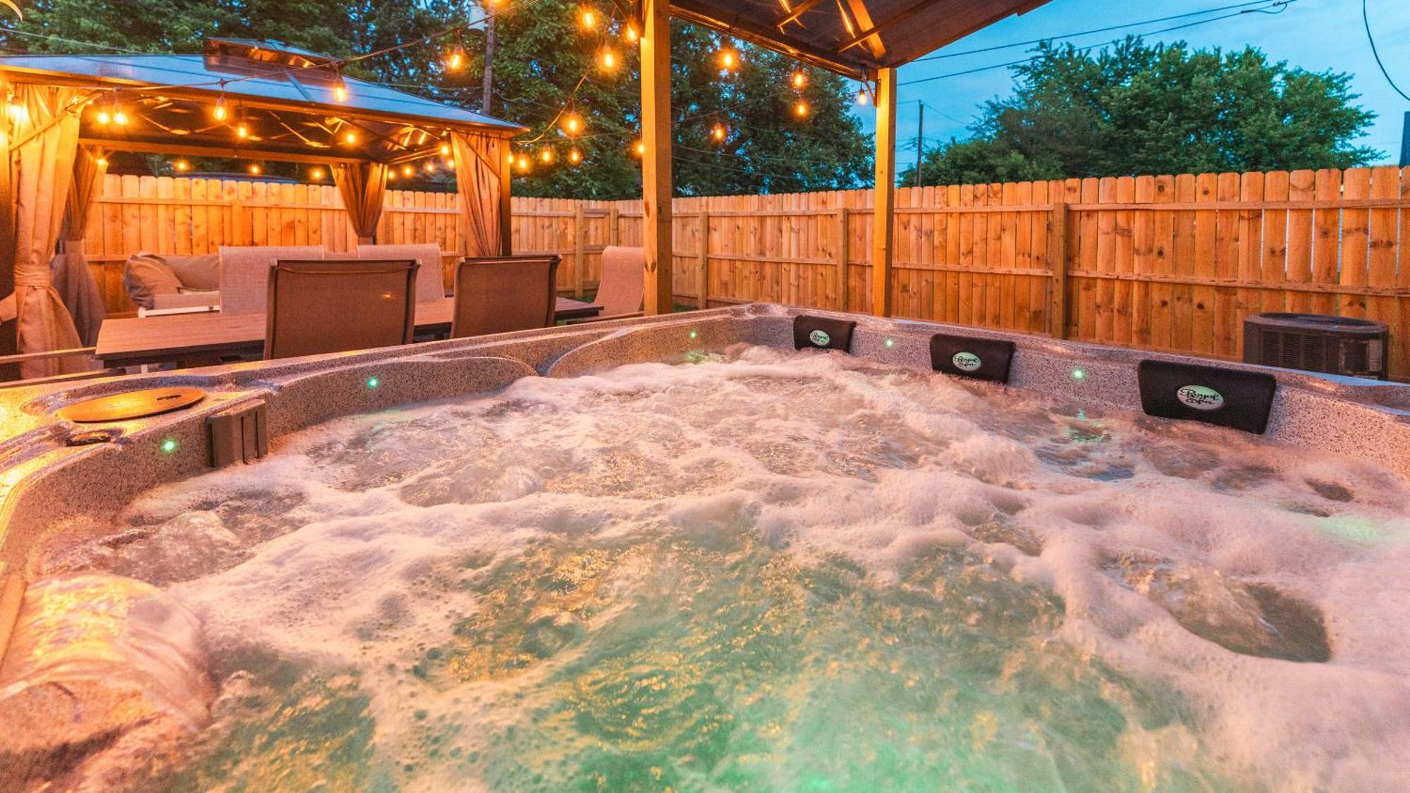 5 Mins To Speedway! Walk To Zoo, Wr Park, Iupui! Holiday home *