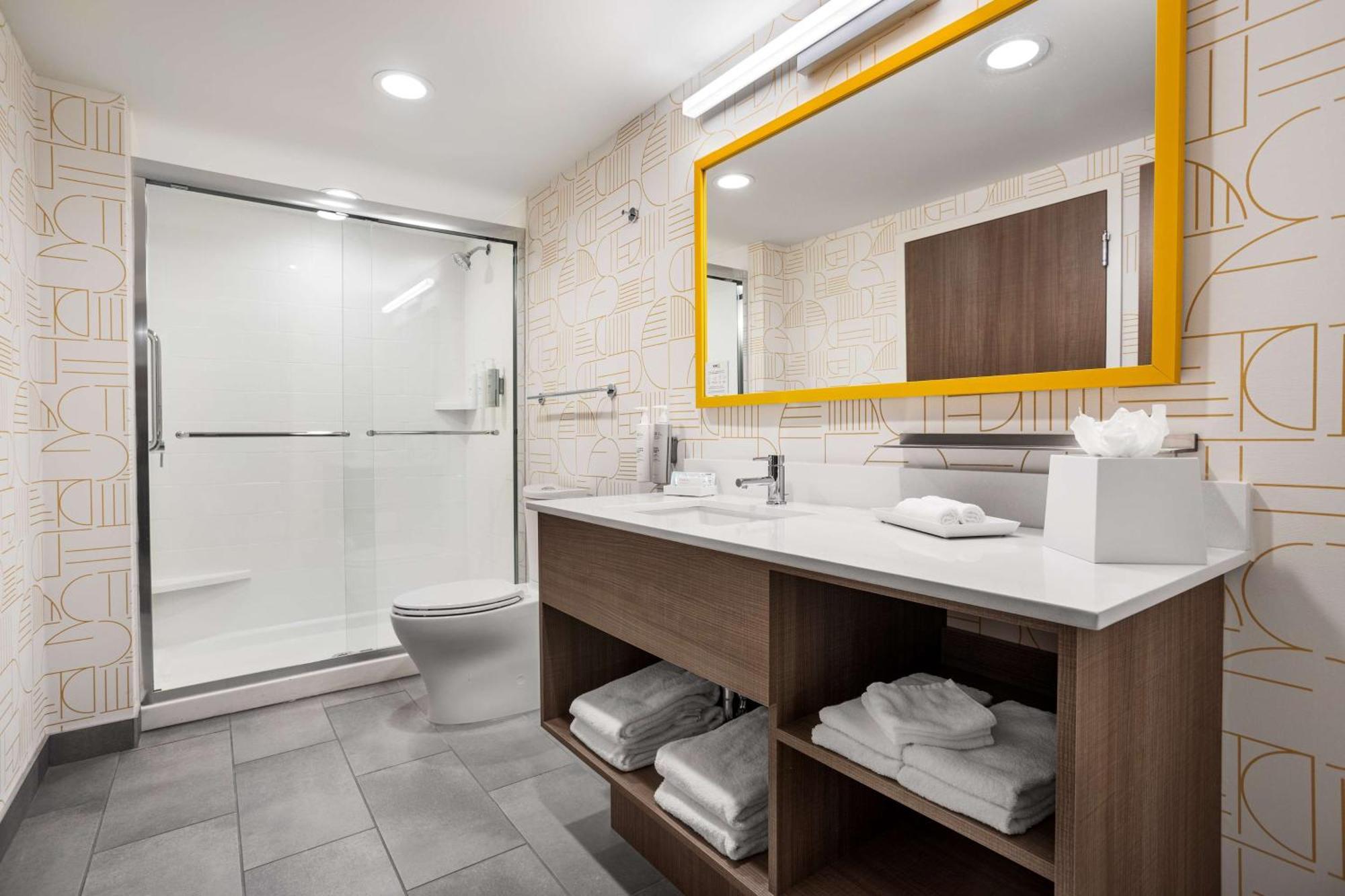 Hotel Home2 By Hilton North At Intech Park 3*