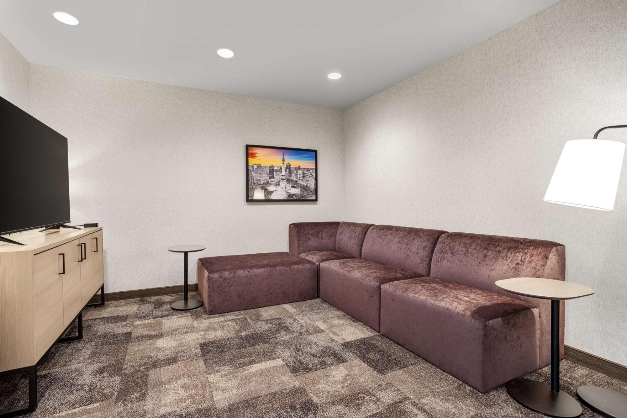 Home2 By Hilton North At Intech Park Hotel Indianapolis