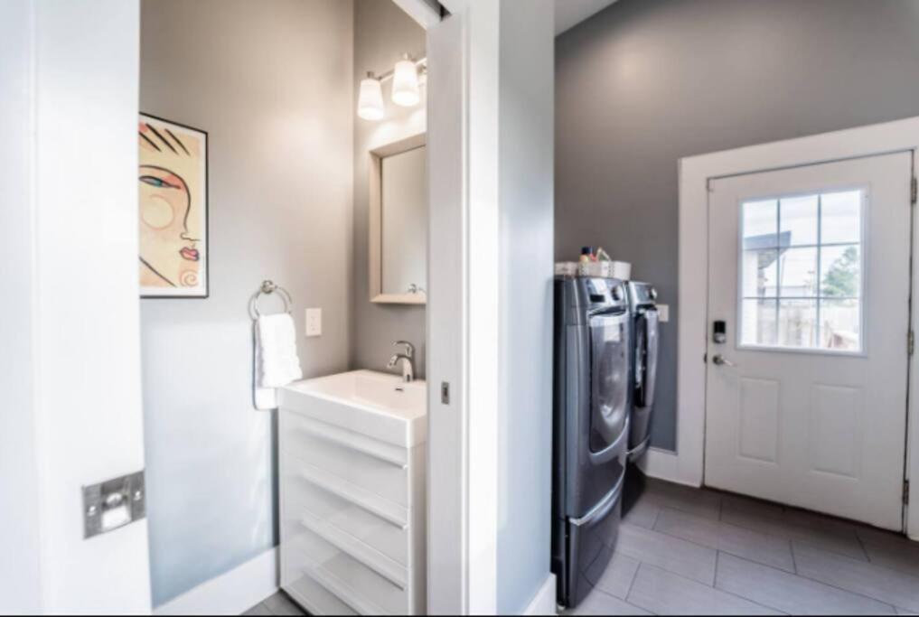 Luxury W - Soaktub- King - Backyard - Fountain Sq