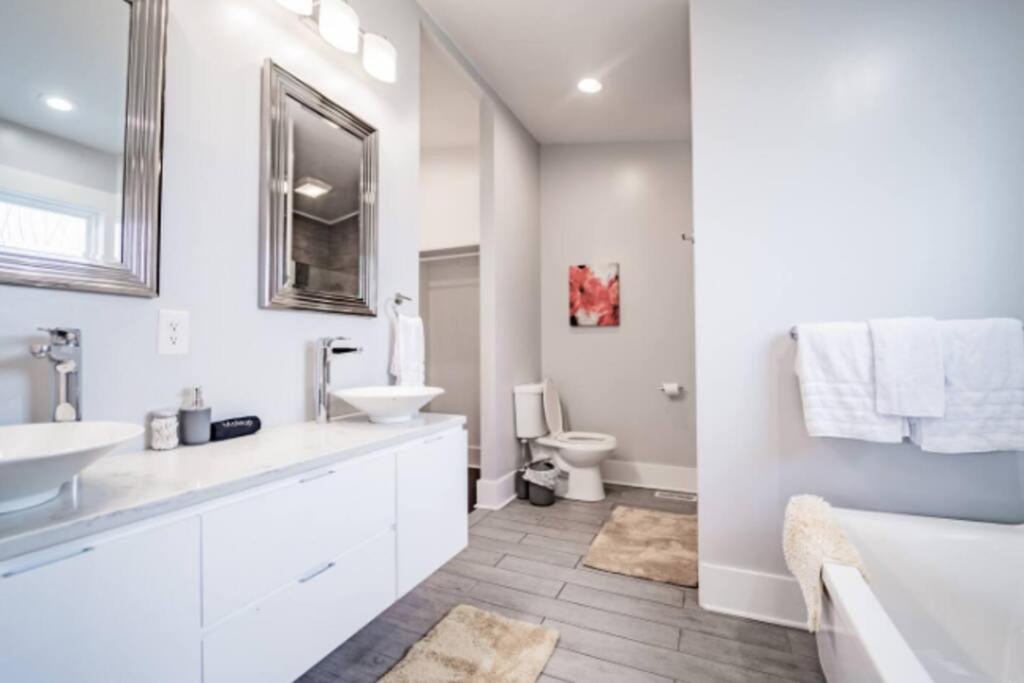 Luxury W - Soaktub- King - Backyard - Fountain Sq