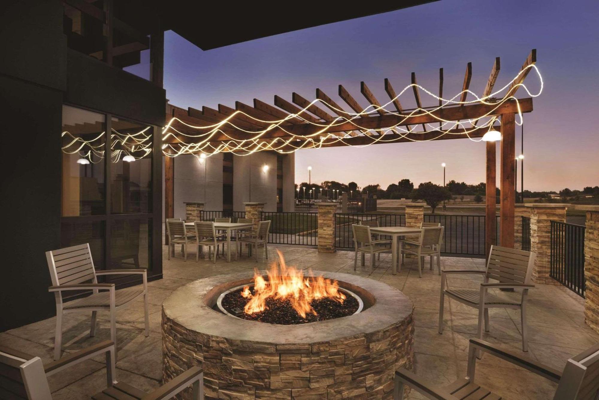 Country & By Radisson, East, In Indianapolis