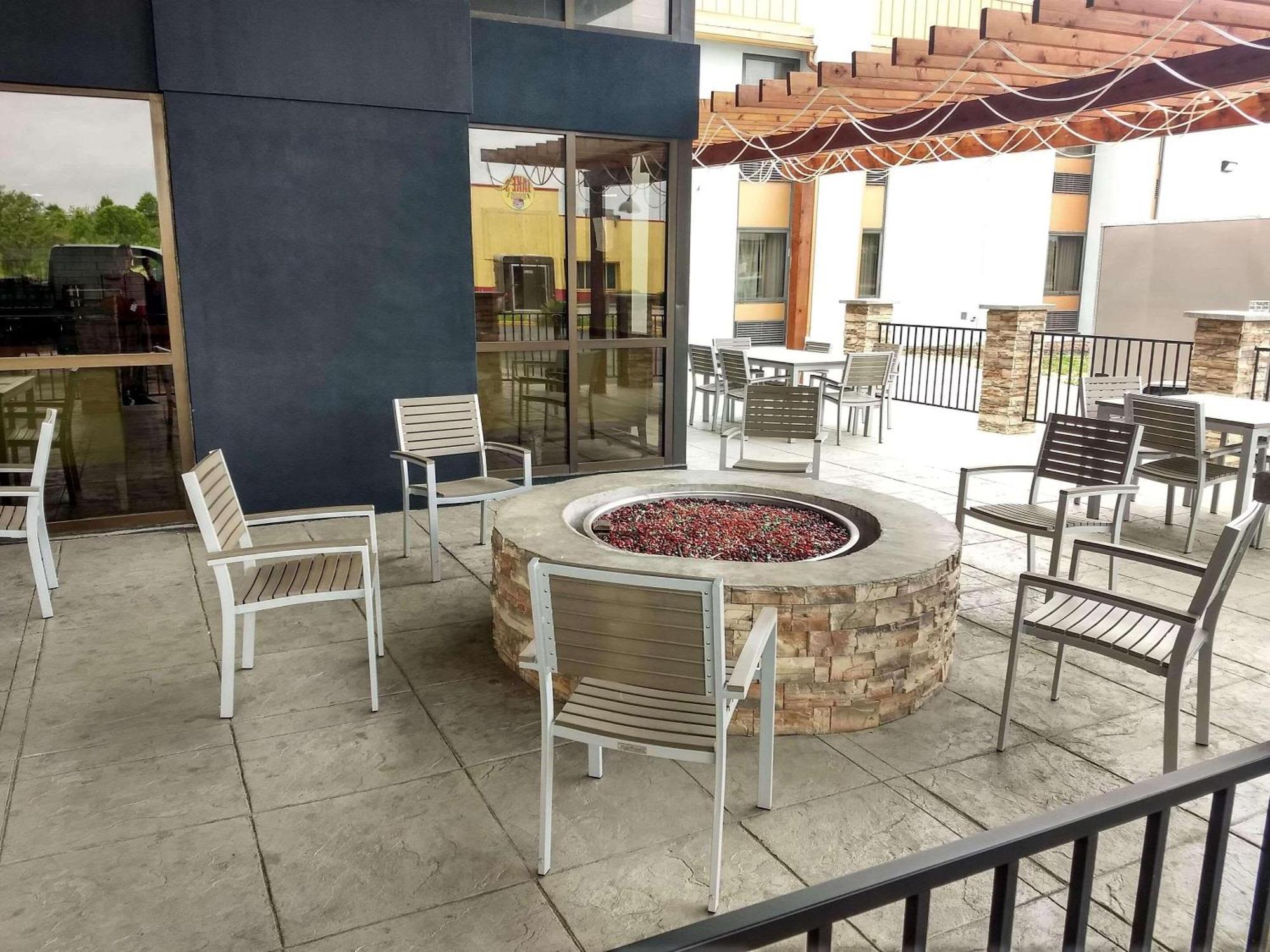 Country & By Radisson, East, In 3* Indianapolis