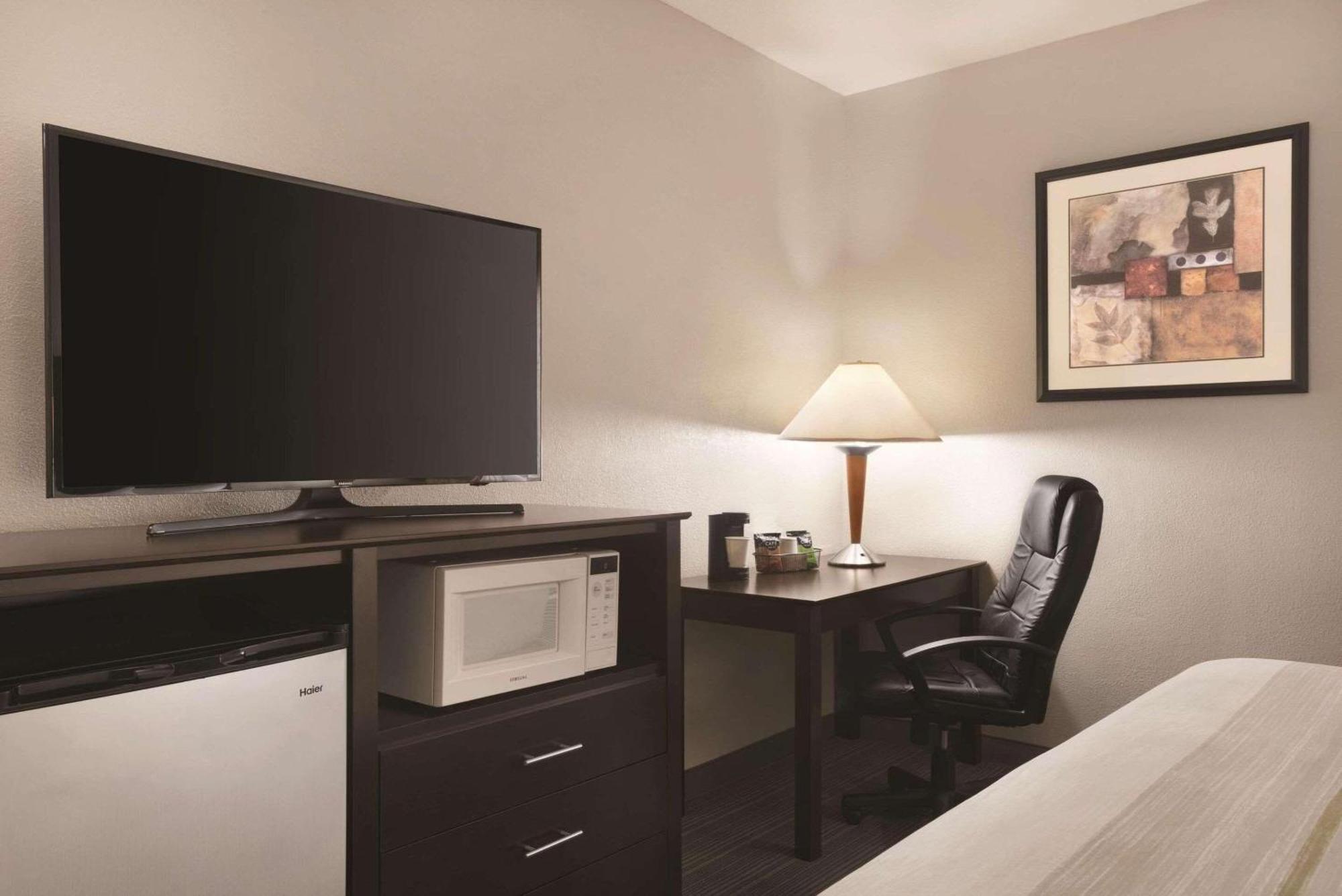 Hotel Country & By Radisson, East, In 3*