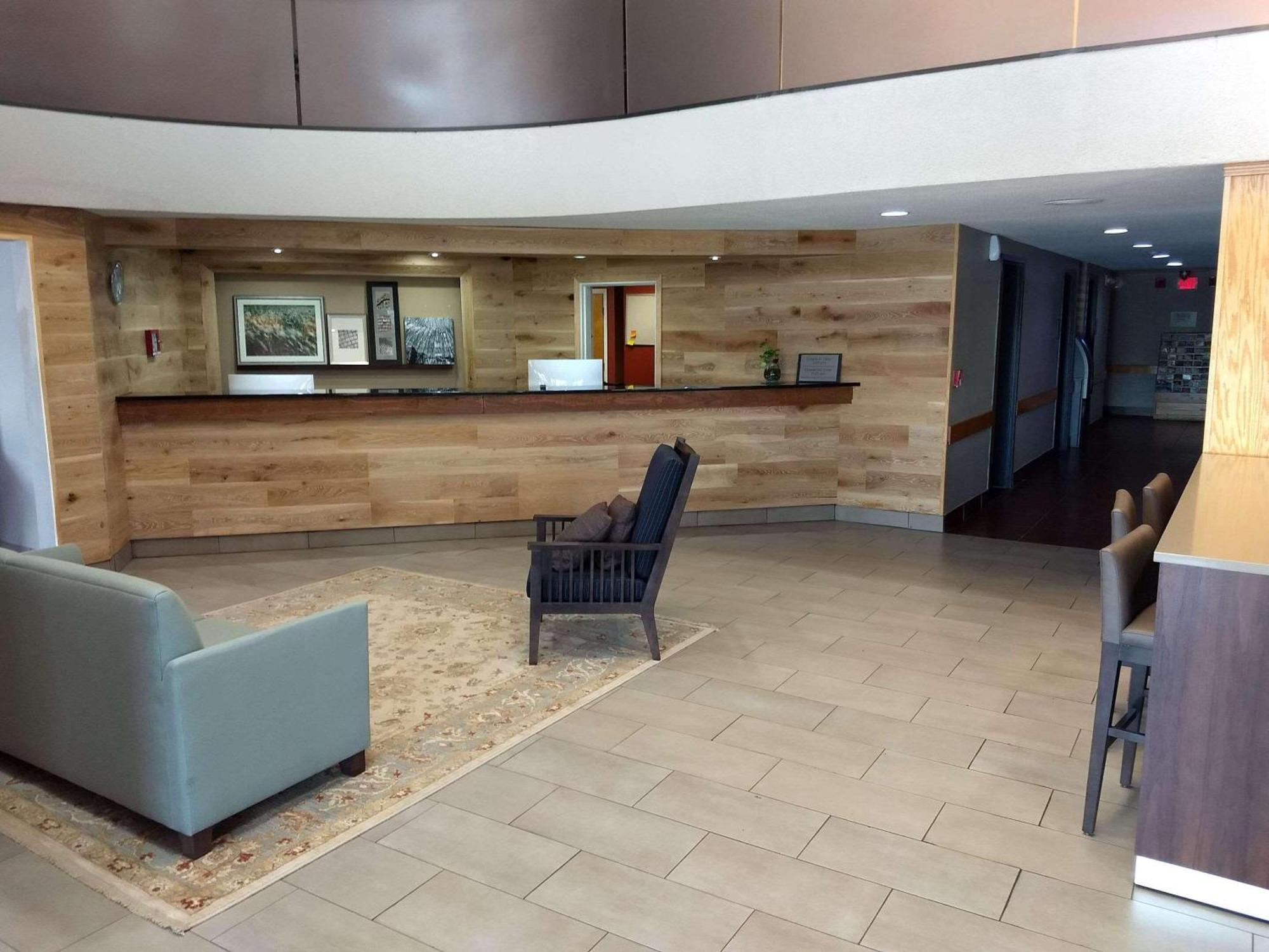 Country & By Radisson, East, In