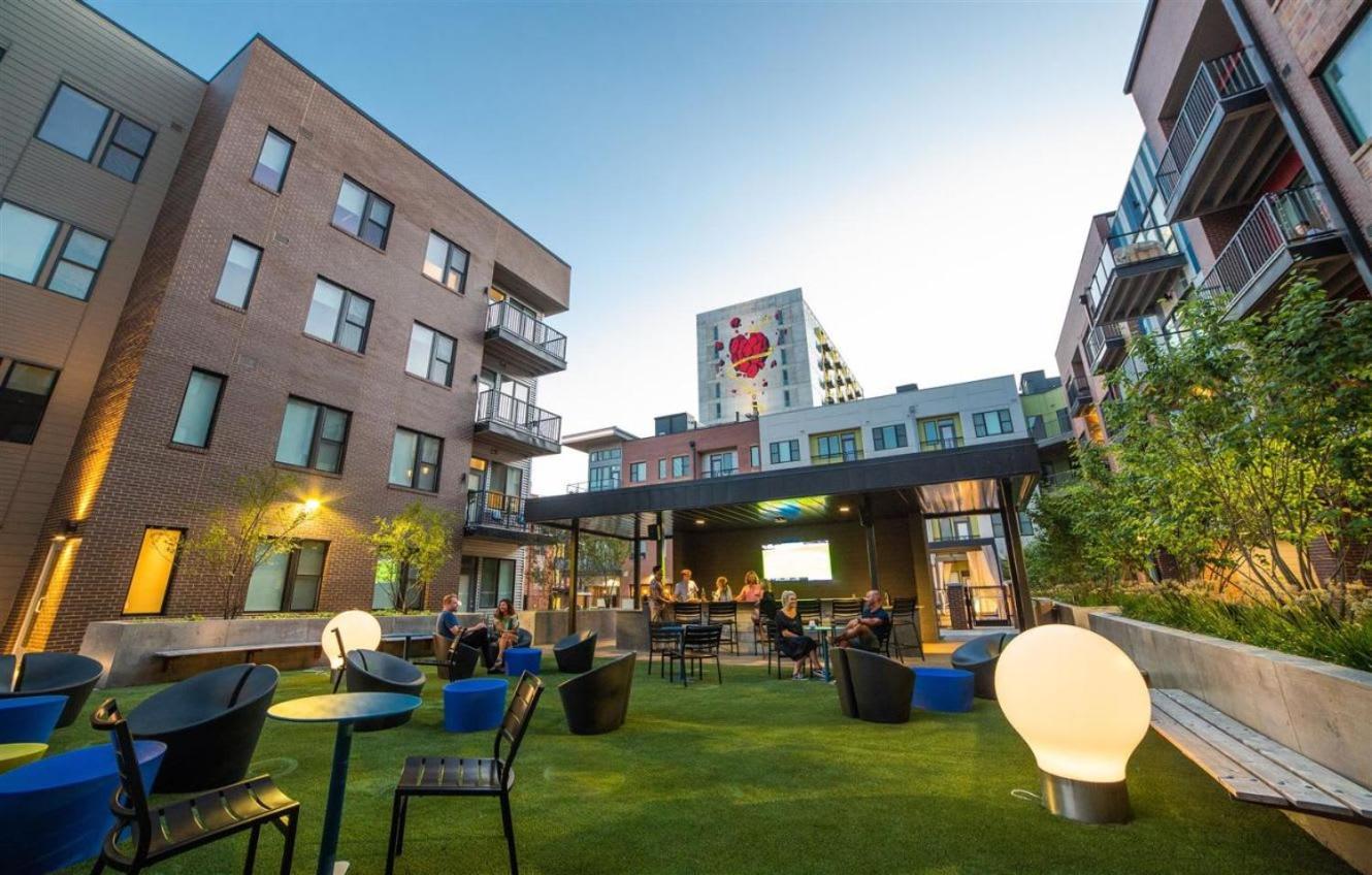 2 Downtown Corner Units With Free Parking *