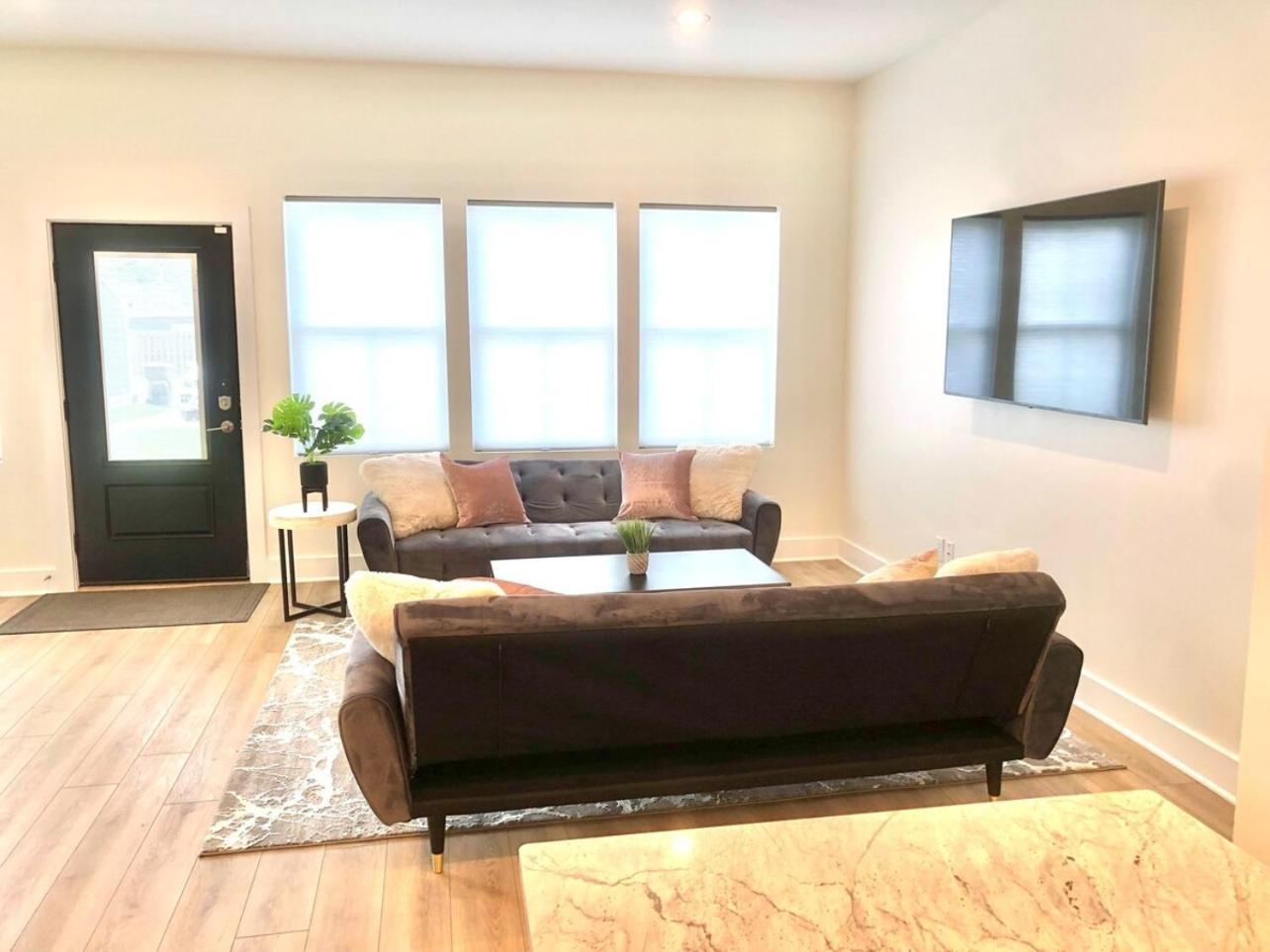 It's Good - Two Homes Sleeps 18 Indianapolis