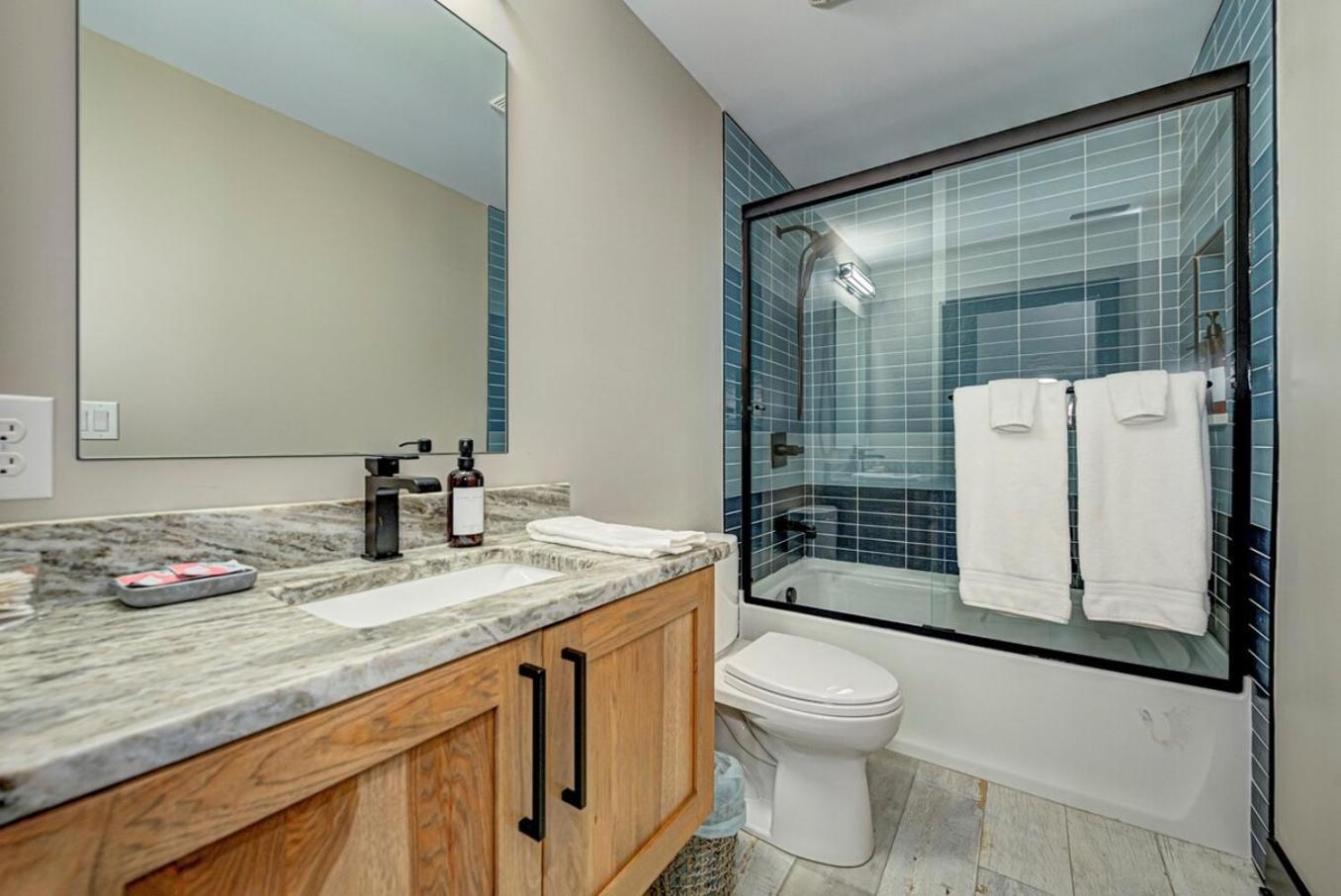 It's Good - Two Homes Sleeps 18 Holiday home Indianapolis