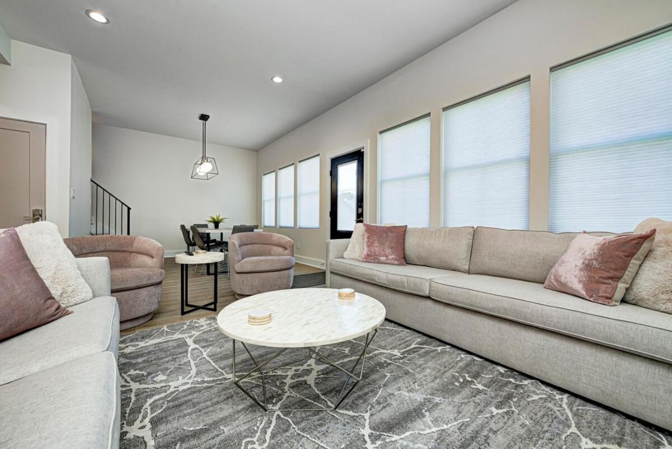 Holiday home It's Good - Two Homes Sleeps 18 Indianapolis