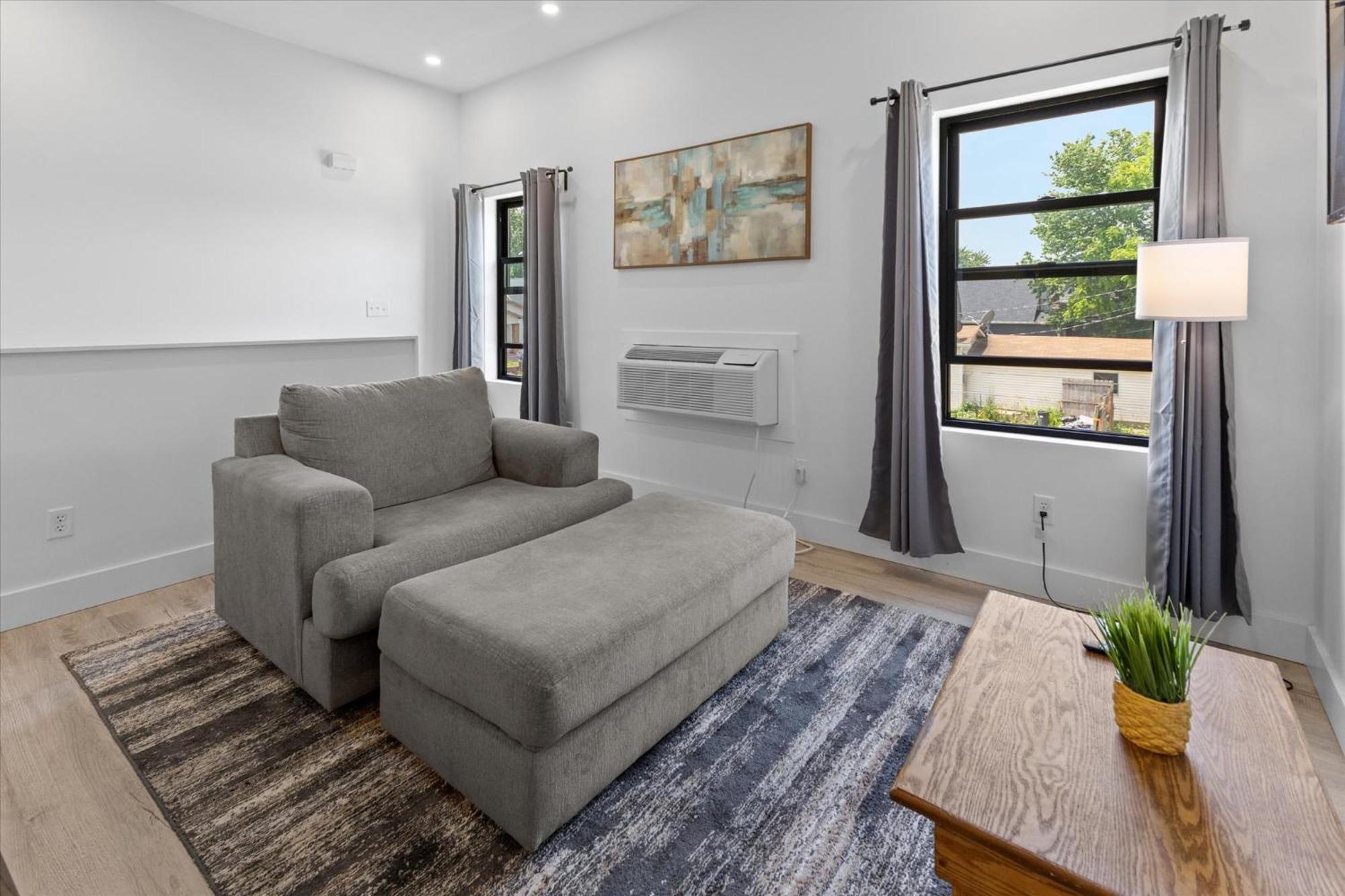 Villa 5 Bedroom 3200 Square Foot House For Downtown Travelers