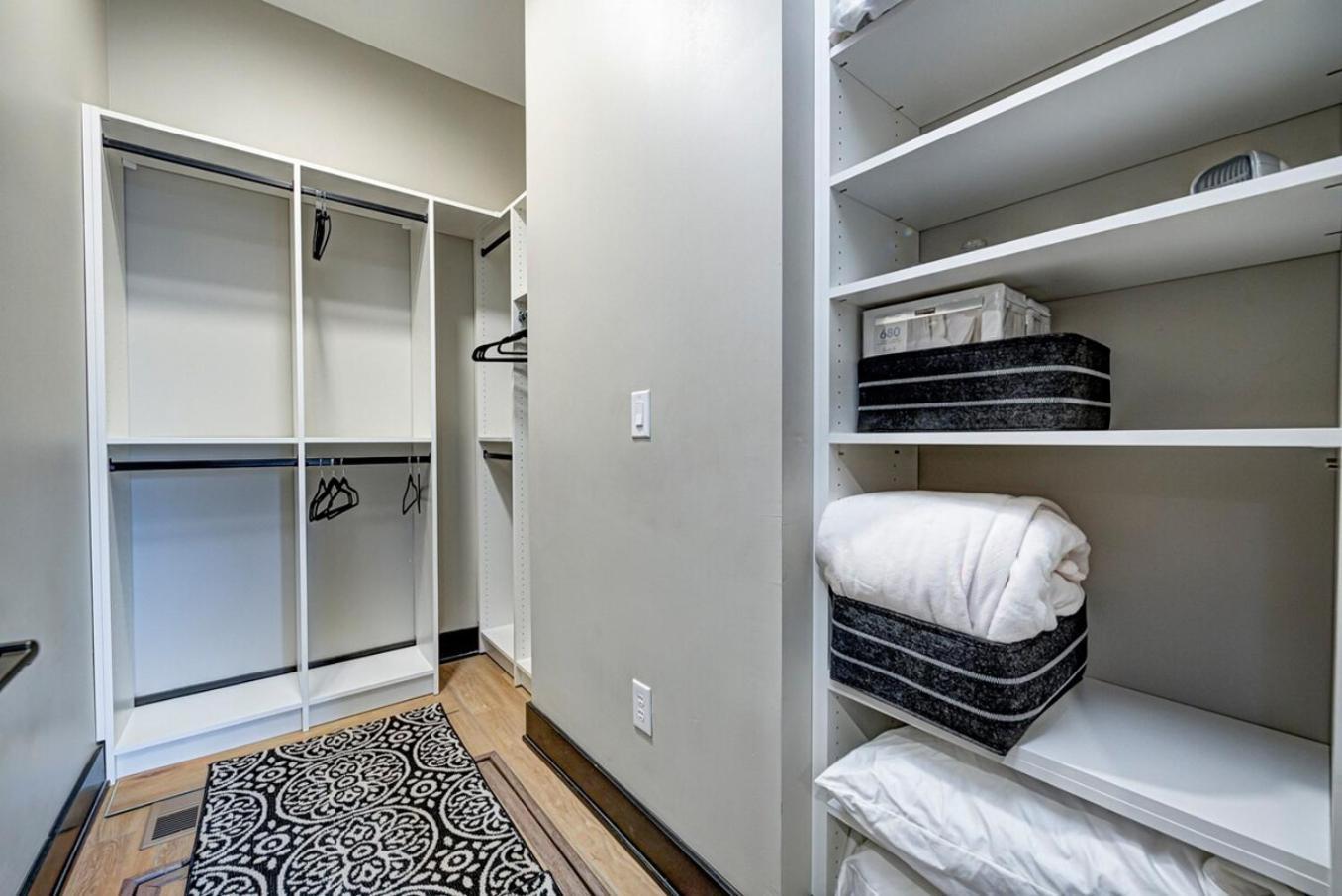 It's Good - Two Homes Sleeps 18 Holiday home Indianapolis