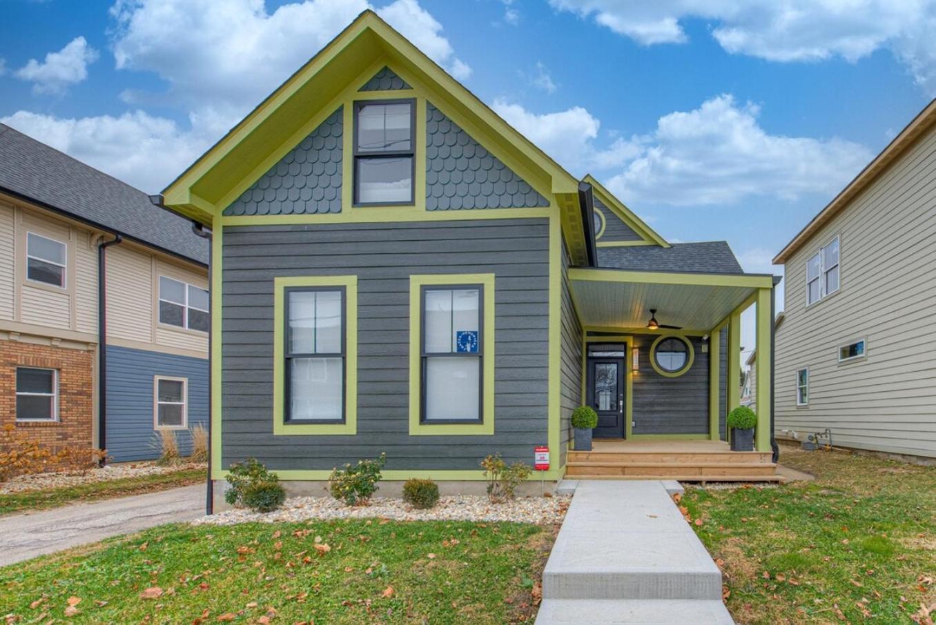 It's Good - Two Homes Sleeps 18 Holiday home Indianapolis