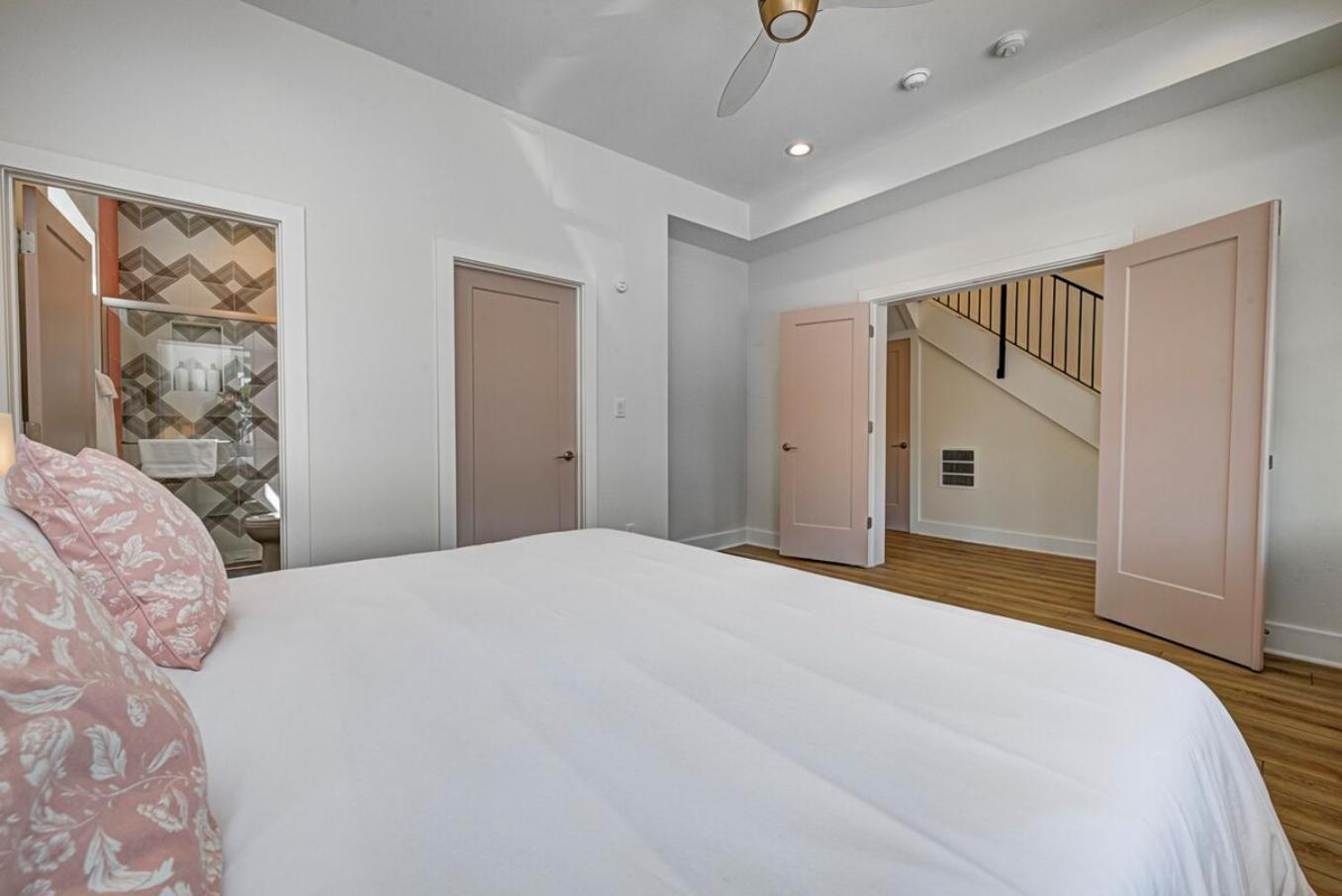 It's Good - Two Homes Sleeps 18 Holiday home Indianapolis
