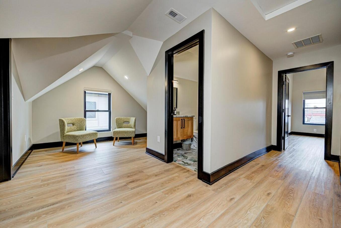 It's Good - Two Homes Sleeps 18 *
