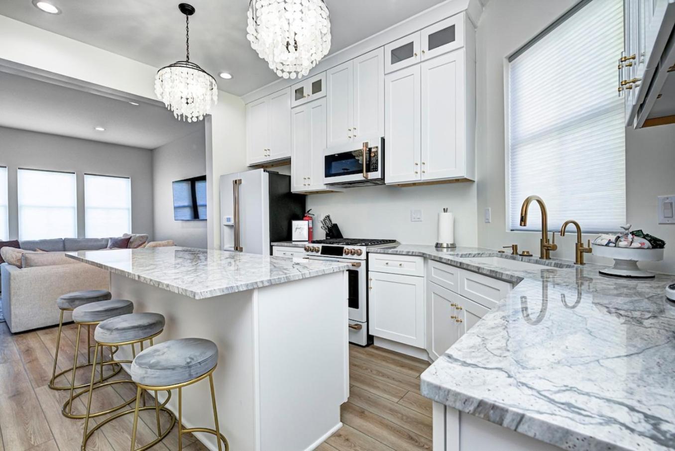 It's Good - Two Homes Sleeps 18 Indianapolis