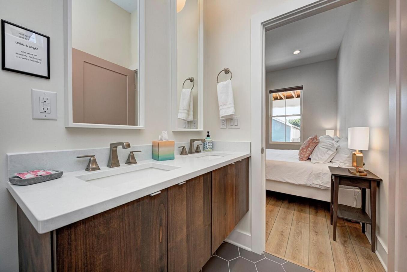 It's Good - Two Homes Sleeps 18 *
