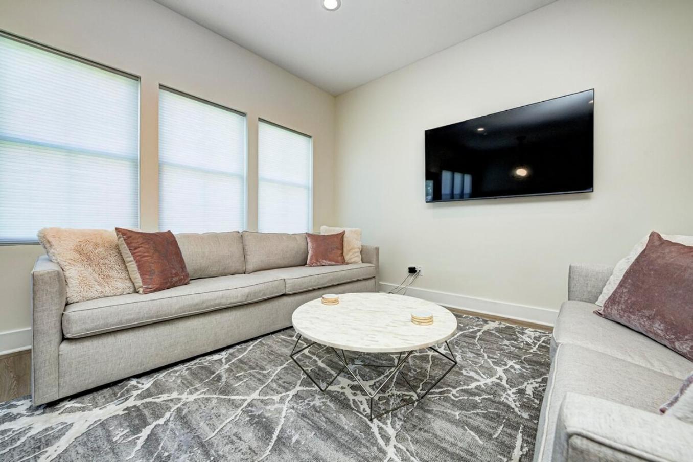 It's Good - Two Homes Sleeps 18 Indianapolis