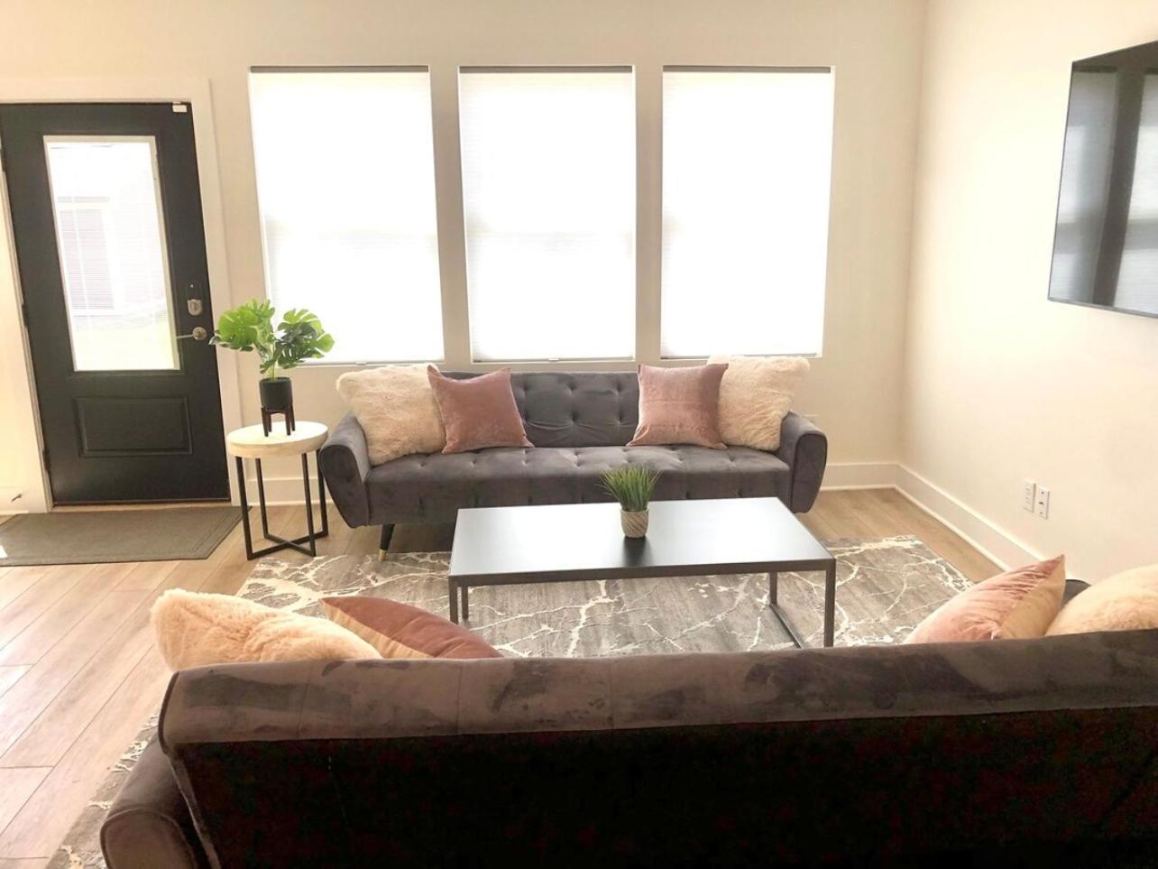 It's Good - Two Homes Sleeps 18