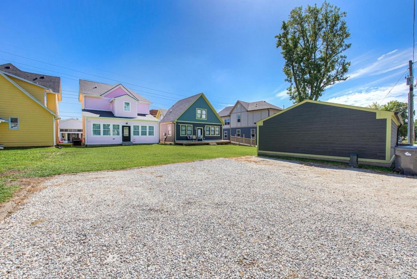Holiday home It's Good - Two Homes Sleeps 18 Indianapolis