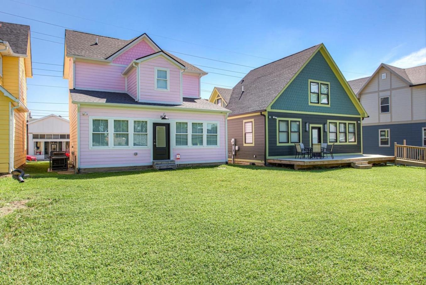 Holiday home It's Good - Two Homes Sleeps 18 *