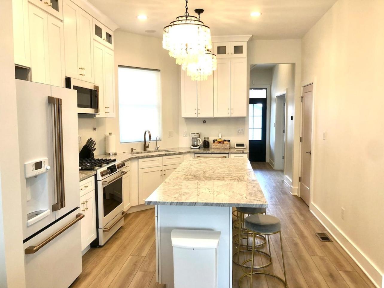 It's Good - Two Homes Sleeps 18 Holiday home Indianapolis