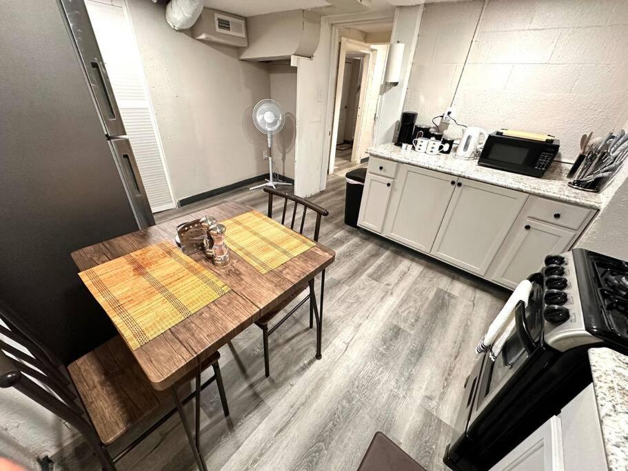 Serene Cityscape Sanctuary Close To Downtown - Unit #5 Apartment *