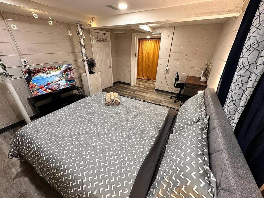 Apartment Serene Cityscape Sanctuary Close To Downtown - Unit #5 *