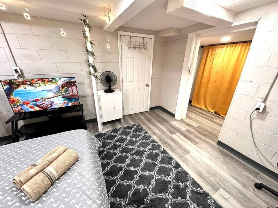 Serene Cityscape Sanctuary Close To Downtown - Unit #5 Apartment