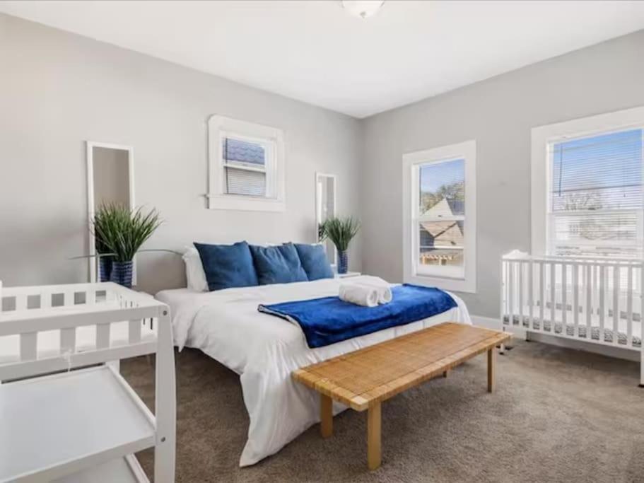 Sleep 8-king - 1600-sqft - Fountain Sq -baby