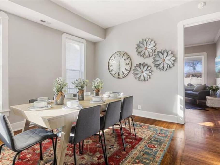 Sleep 8-king - 1600-sqft - Fountain Sq -baby Holiday home *