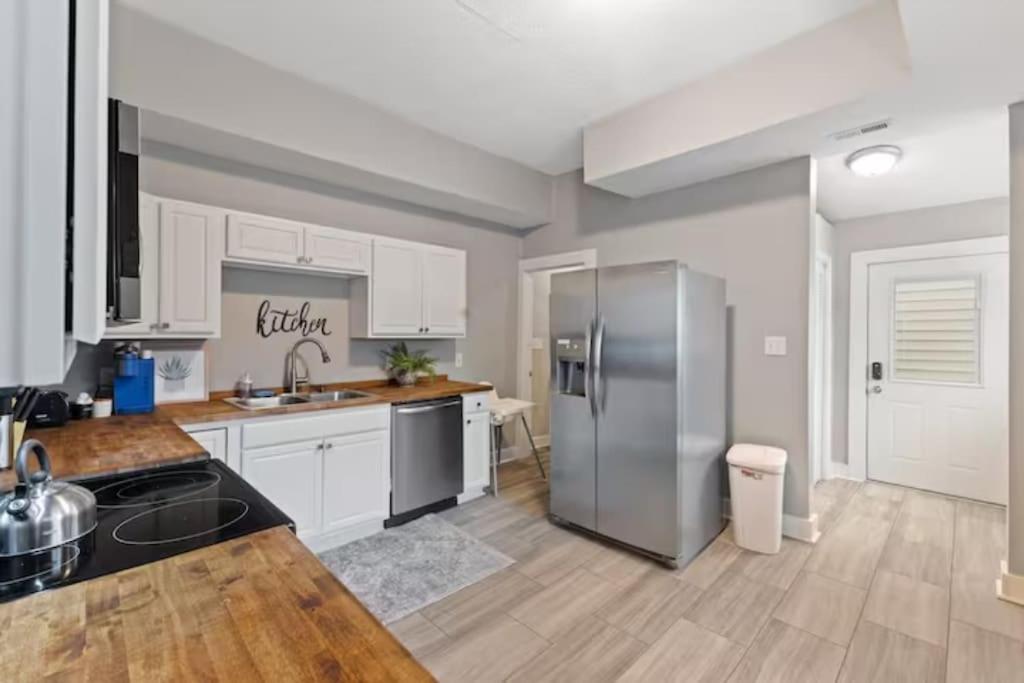 Sleep 8-king - 1600-sqft - Fountain Sq -baby *