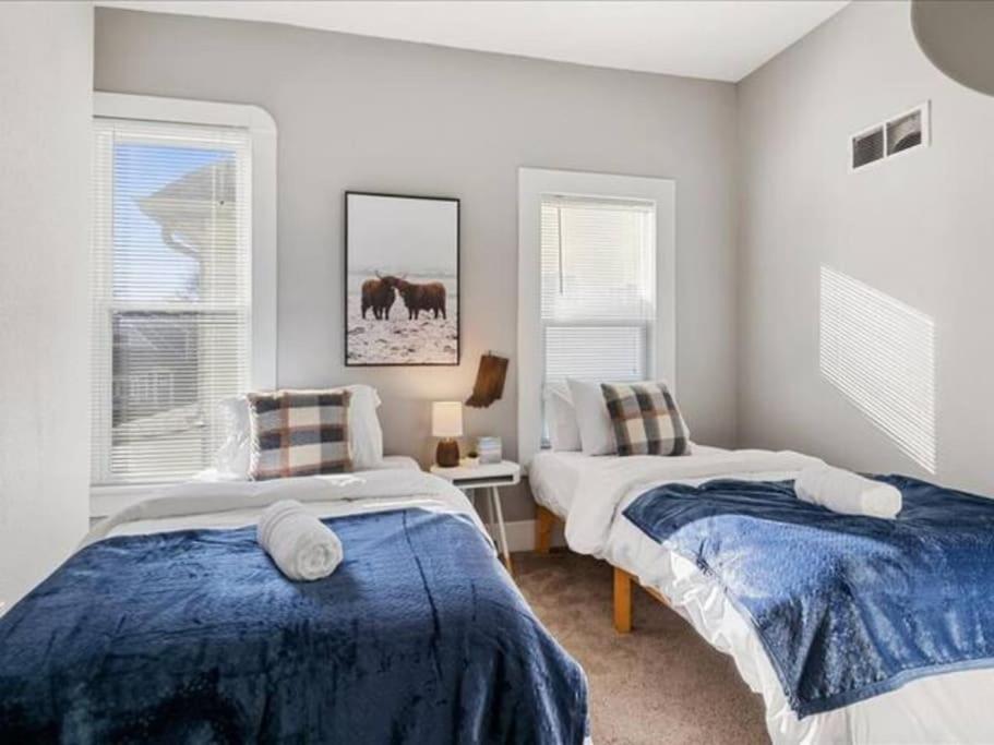 Holiday home Sleep 8-king - 1600-sqft - Fountain Sq -baby *