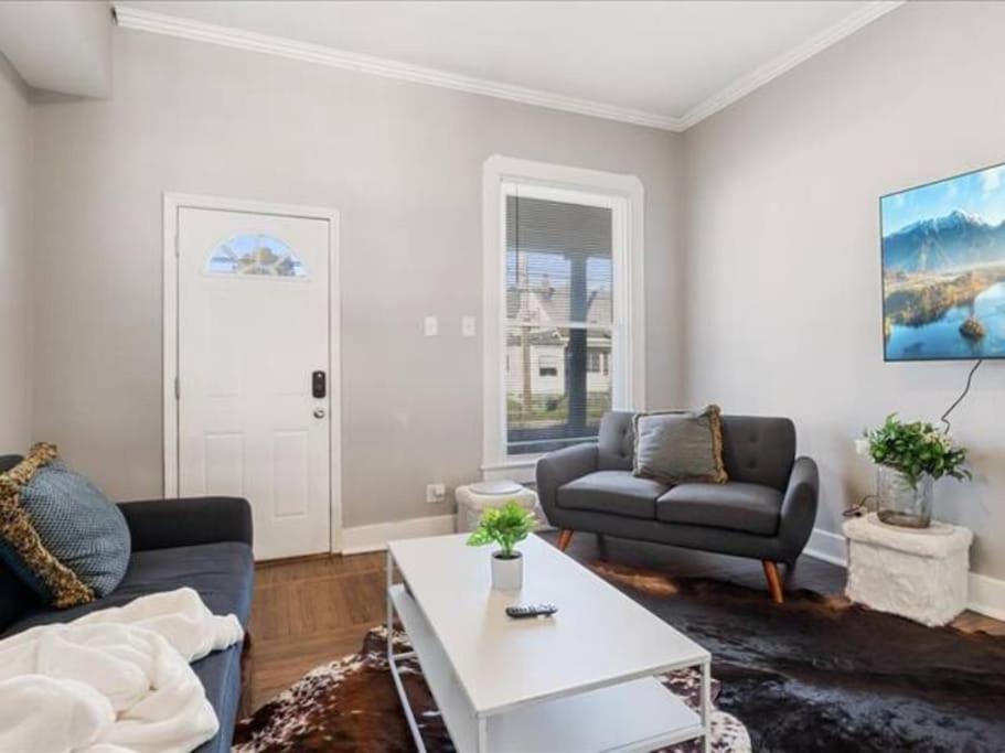 Sleep 8-king - 1600-sqft - Fountain Sq -baby *