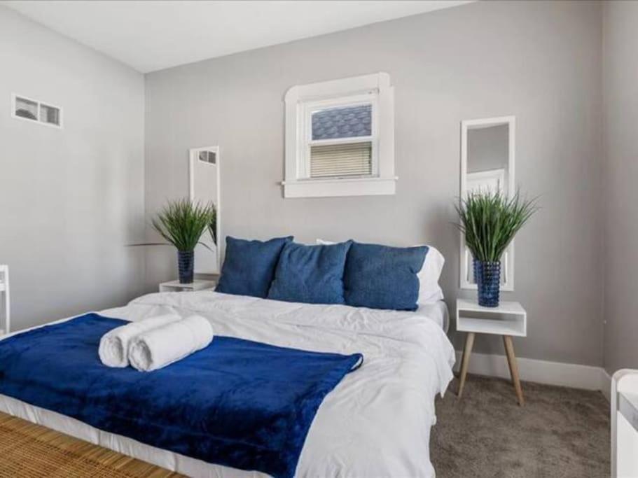 Sleep 8-king - 1600-sqft - Fountain Sq -baby Holiday home *