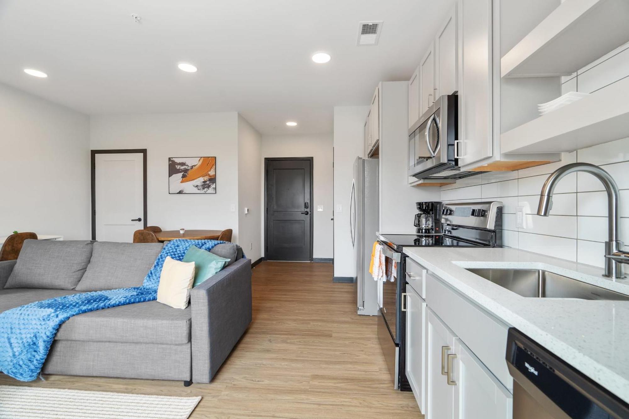 Cozysuites On Mass With Garage Parking #8 * Indianapolis