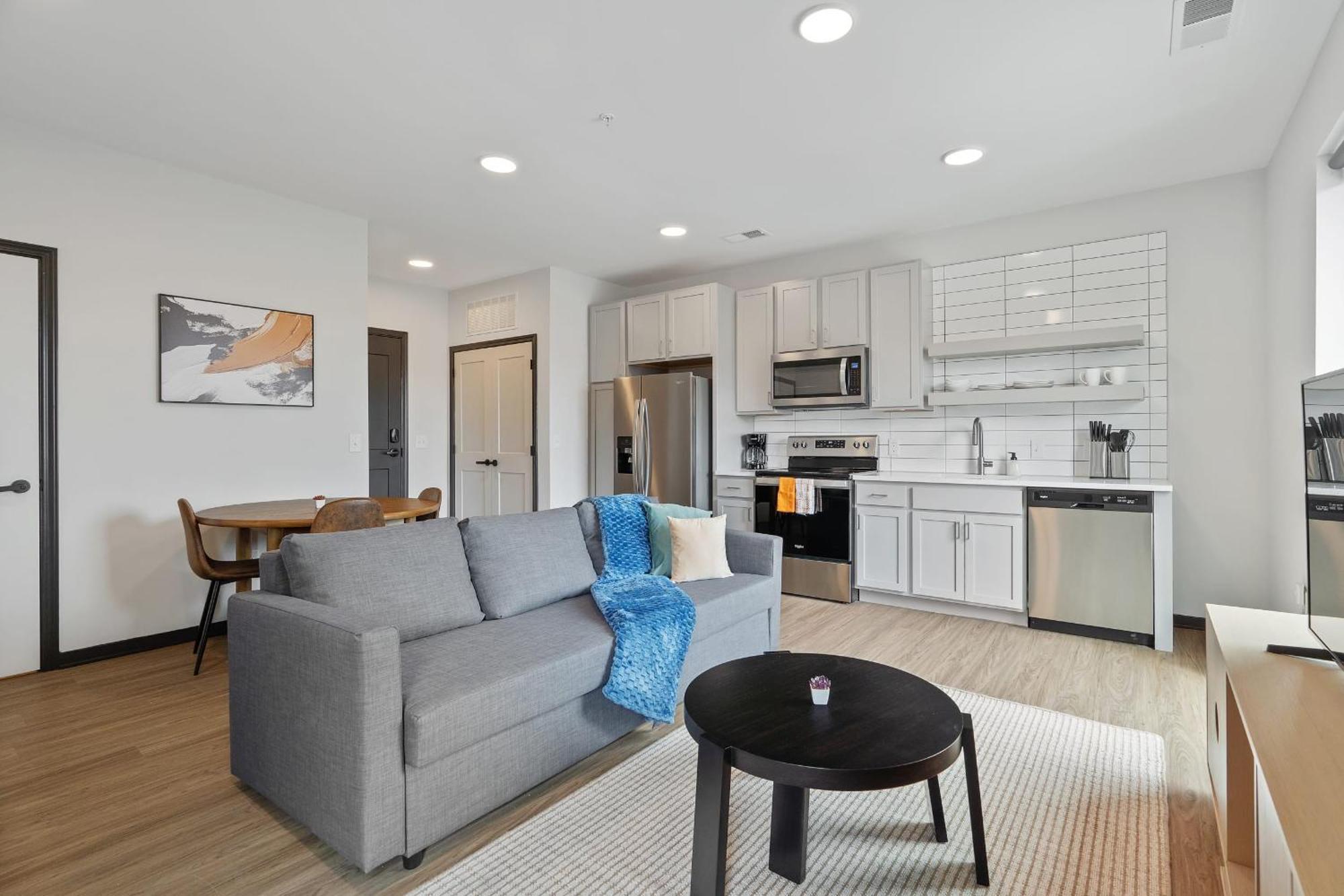 Apartment Cozysuites On Mass With Garage Parking #8