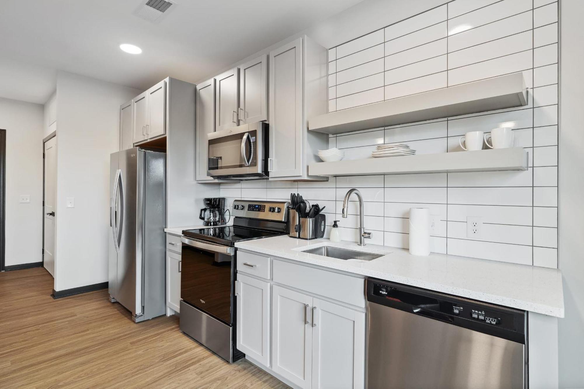 Cozysuites On Mass With Garage Parking #3 Apartment Indianapolis
