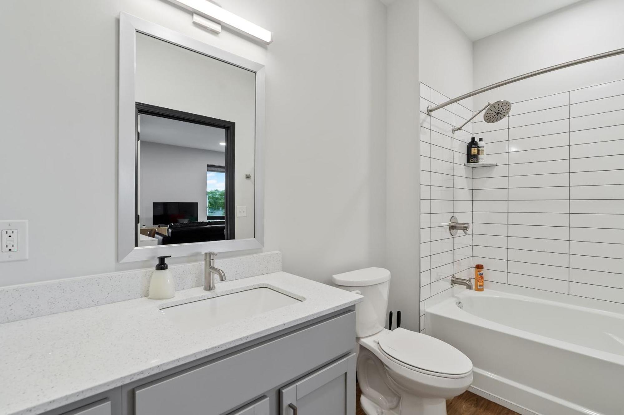 Cozysuites On Mass With Garage Parking #3 Apartment *