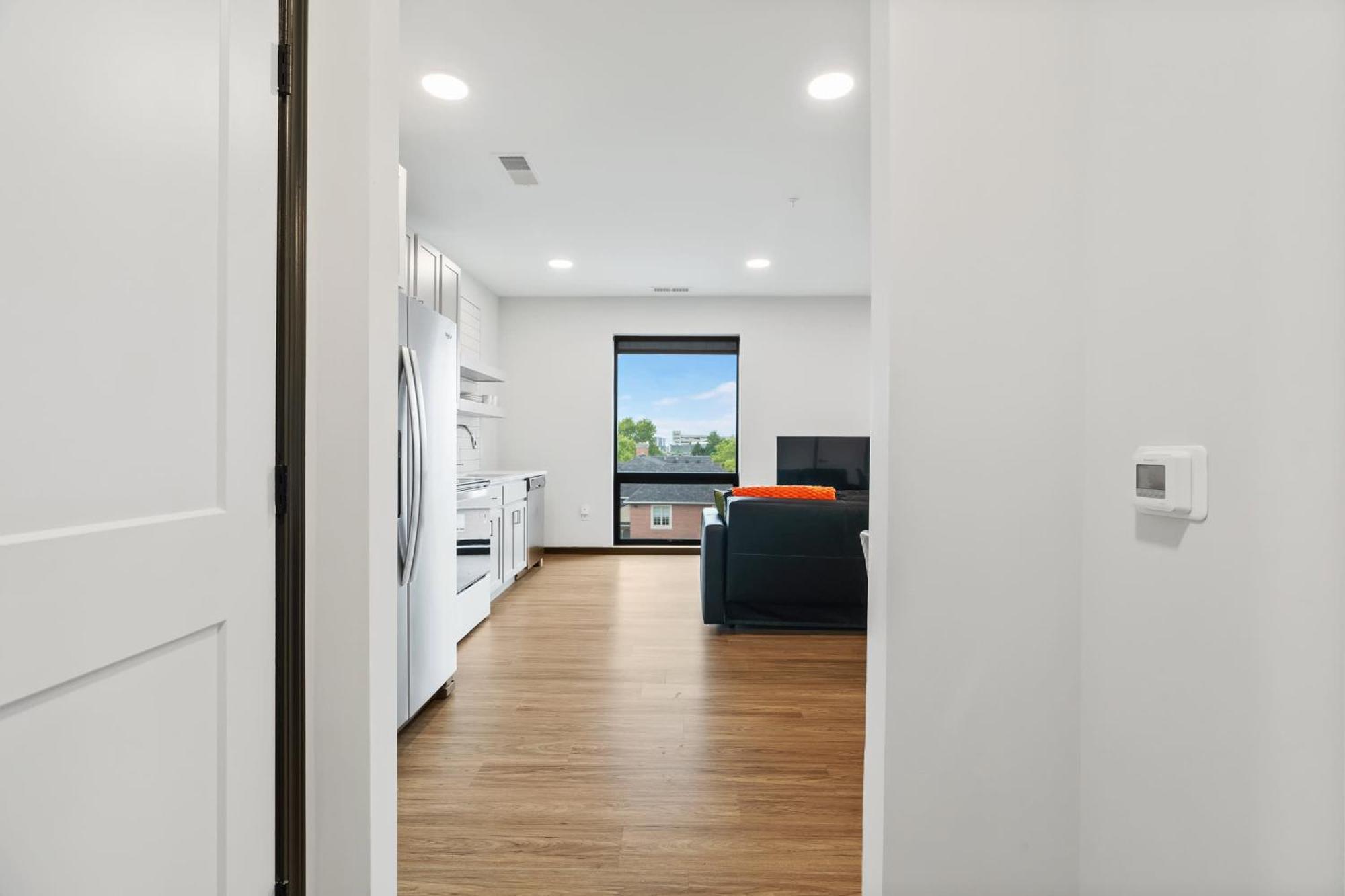 Apartment Cozysuites On Mass With Garage Parking #3