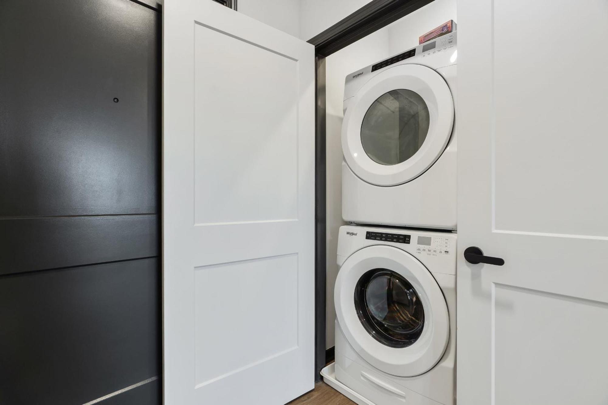 Cozysuites On Mass With Garage Parking #3 * Indianapolis