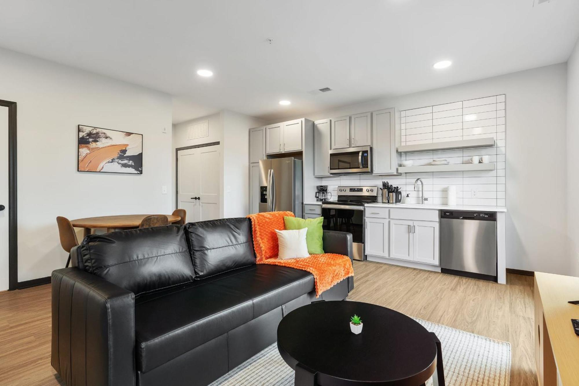 Apartment Cozysuites On Mass With Garage Parking #3