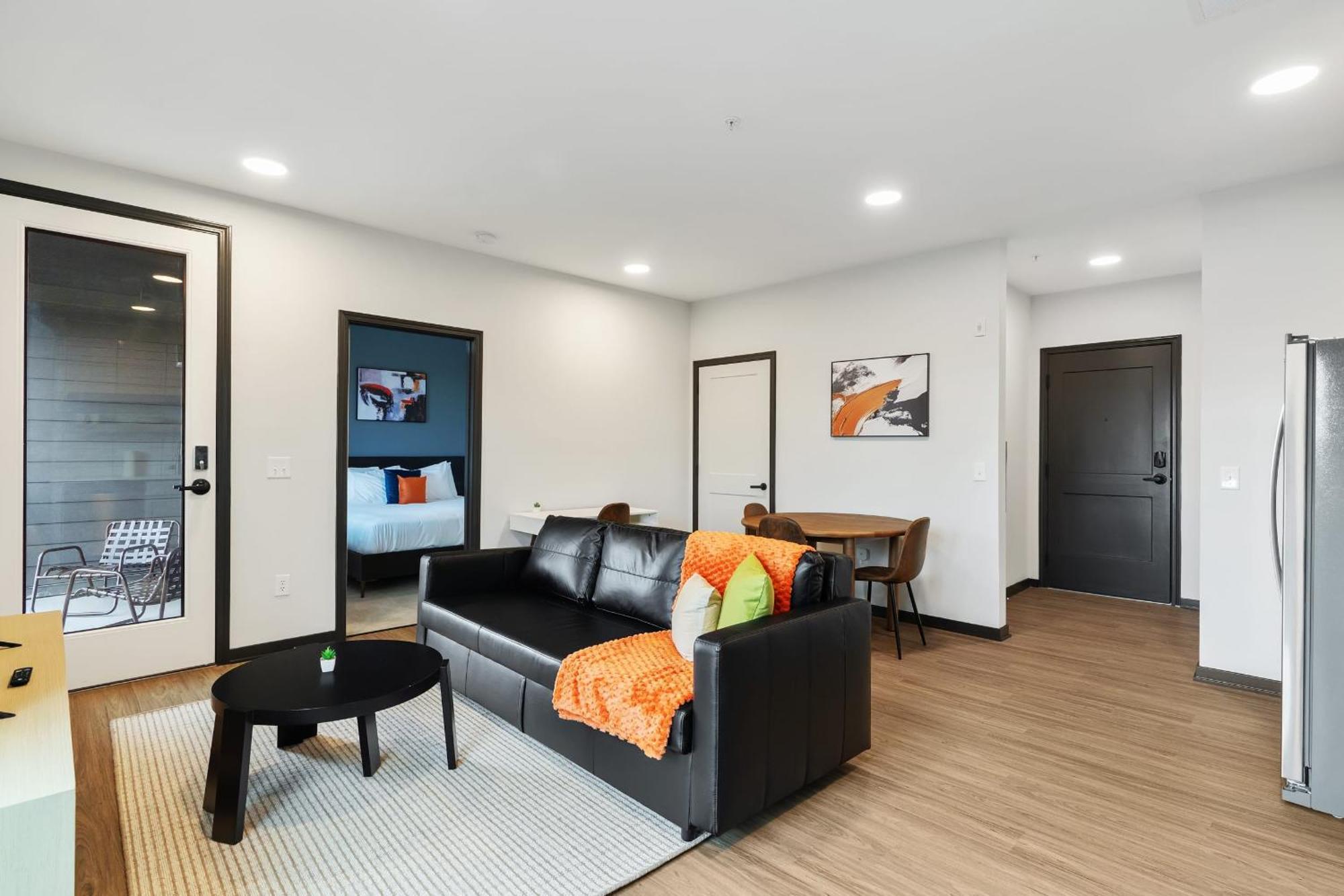 Cozysuites On Mass With Garage Parking #3 Apartment