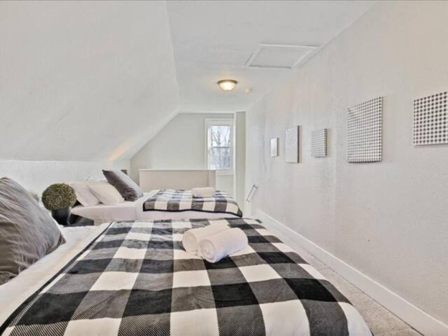 King Bed-sleep 8-baby-fireplace-laundry Indianapolis
