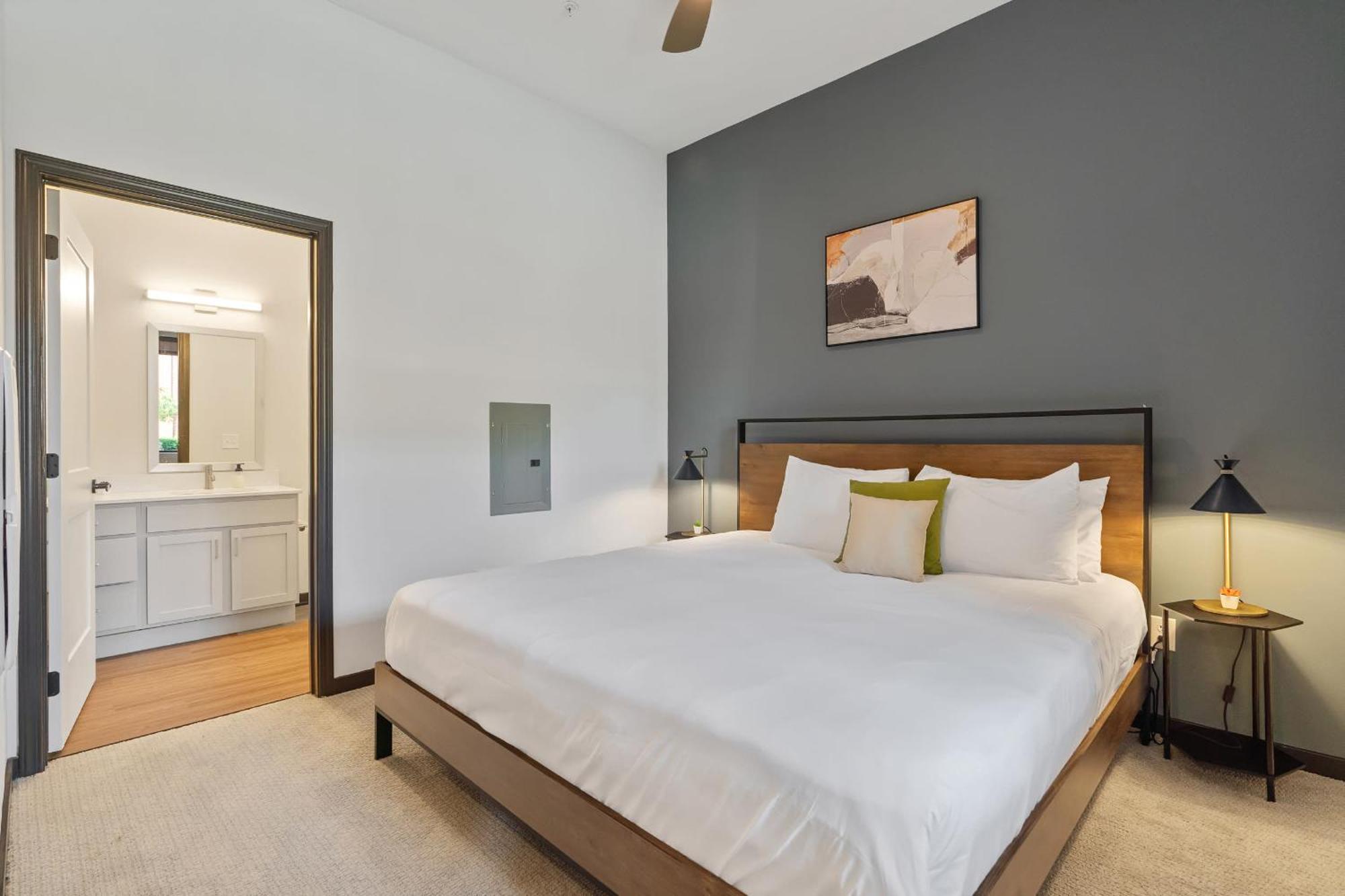 Cozysuites On Mass With Garage Parking #1 * Indianapolis