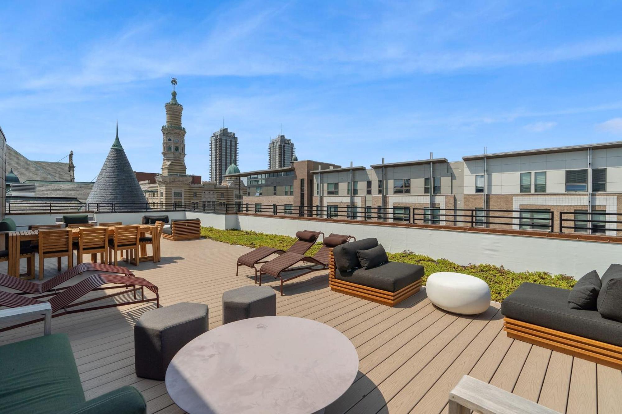 Cozysuites On Mass With Garage Parking #3 Apartment Indianapolis