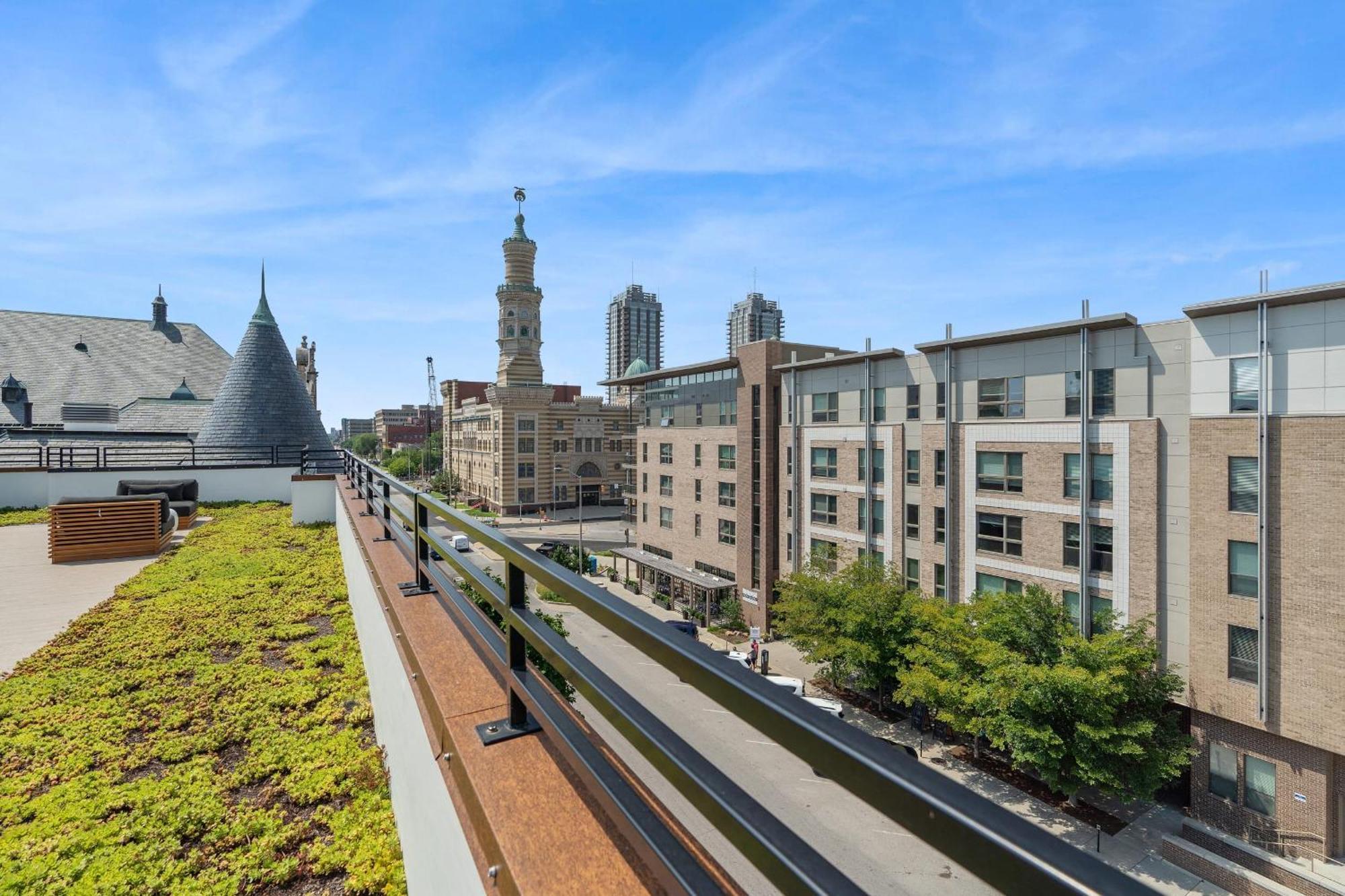 Cozysuites On Mass With Garage Parking #8 Apartment *
