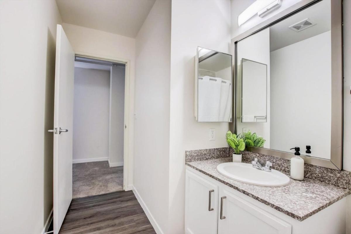 2br Cozysuites With Direct Skybridge Access #10 Apartment Indianapolis