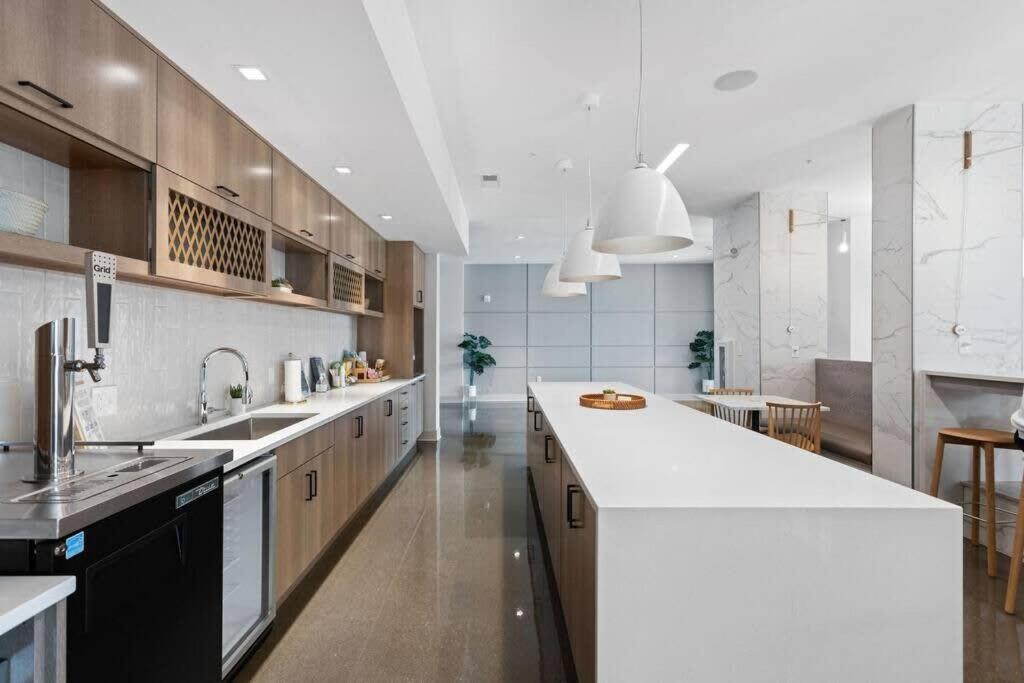 Apartment In The Center Of Downtown By Cozysuites Indianapolis