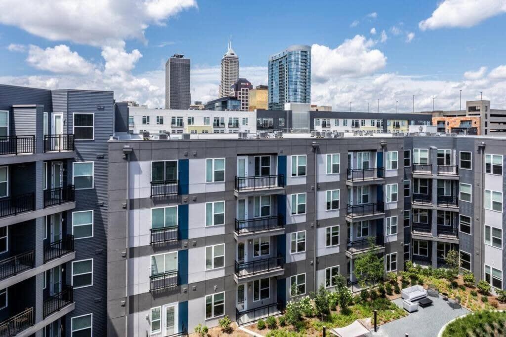In The Center Of Downtown By Cozysuites Apartment Indianapolis